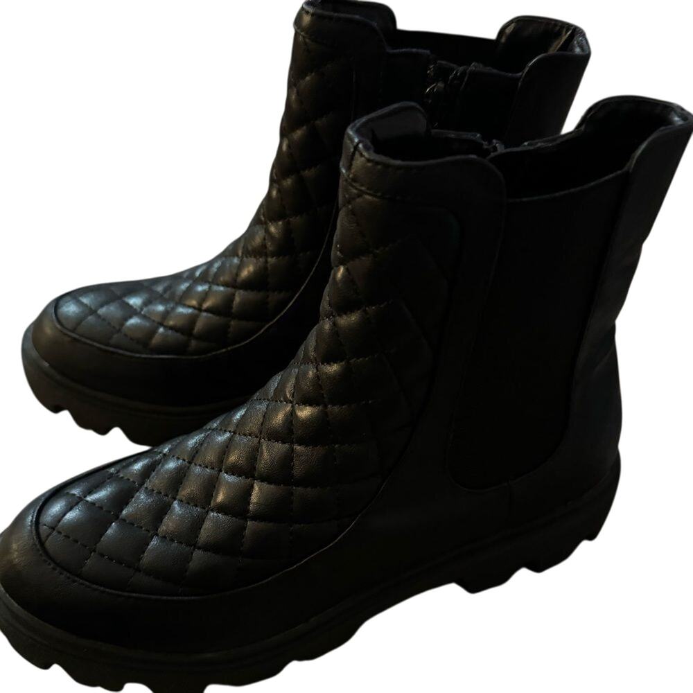 JOURNEE COLLECTION Faux Leather Quilted Ankle Boots Size 7 New with Tag MSRP $90